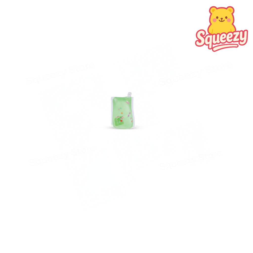 Small green container with a straw on a white background, featuring the 'Squeezy' brand logo.